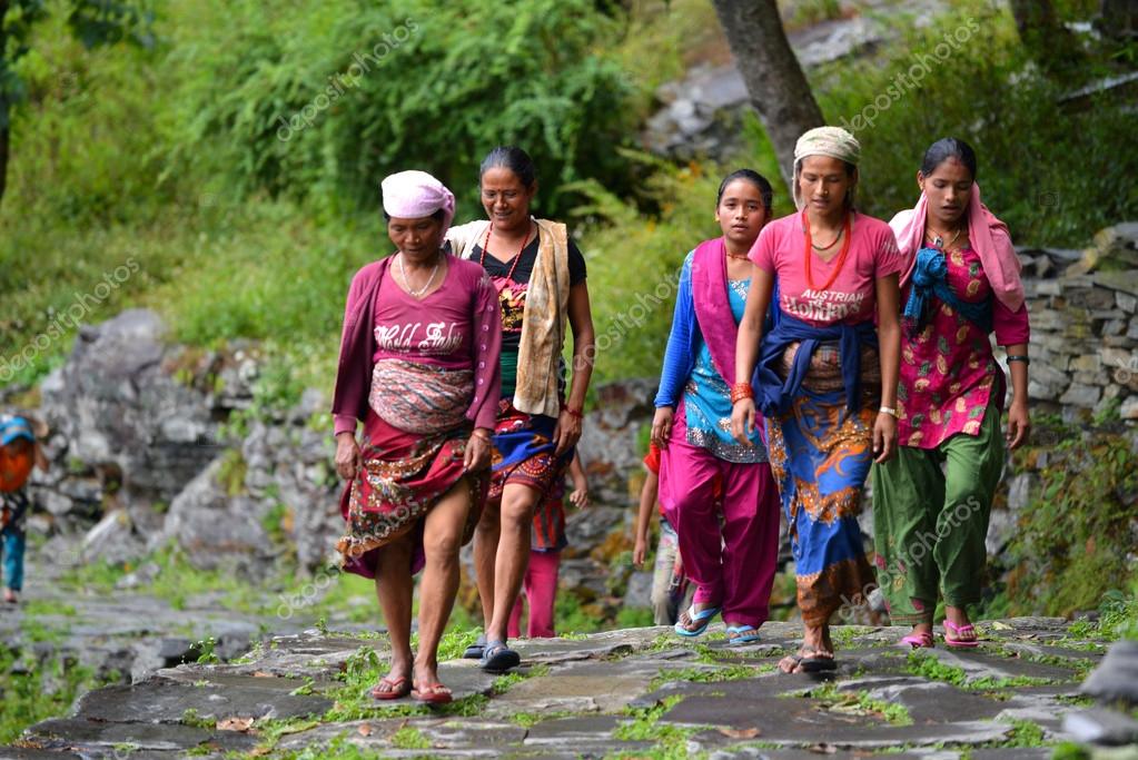 Photo gurung dress Group of Gurung women in traditional clothes