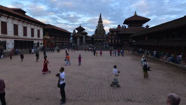 Crépuscule de la place Durbar de Bhaktapur. Katmandou, Népal — Video