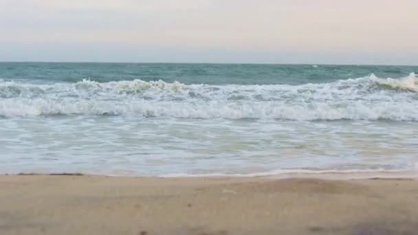 Olas marinas sobre arena Playa Fondo de vacaciones Full HD — Vídeo de stock