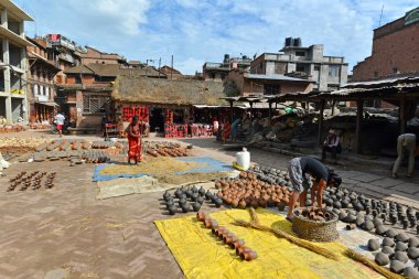 çanak çömlek square bhaktapur, nepal