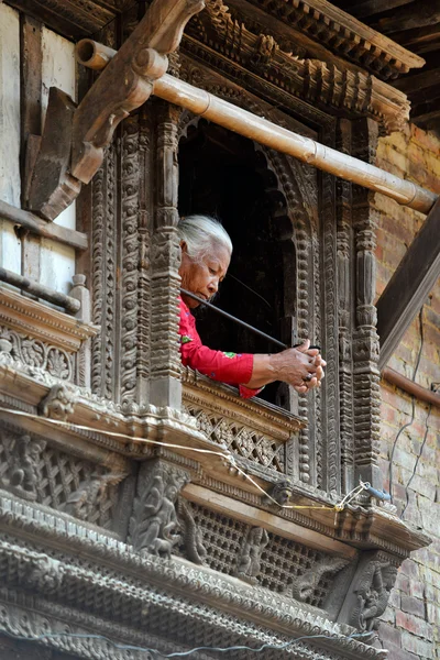 Nepálská žena v tradičním oblečení — Stock fotografie