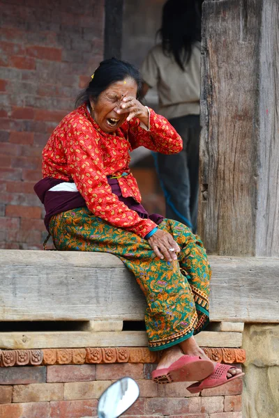 Mulher nepalesa em roupas tradicionais — Fotografia de Stock