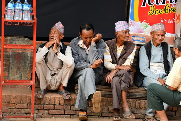 Népalais en vêtements traditionnels à Katmandou — Photo