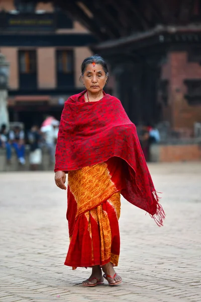 Nepalese woman in traditional clothes — Stock Photo, Image