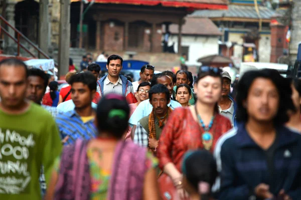 A zsúfolt utcákon a Katmandu, Nepál — Stock Fotó