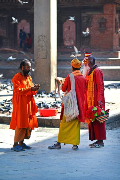 Sadhu men seeking alms in Durbar square. Kathmandu, Nepal — Stock Photo, Image