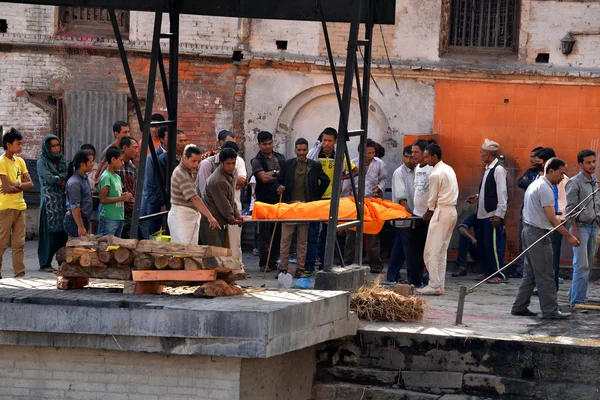 Human cremation ceremony in Pashupatinath, Nepal — Stock Photo, Image