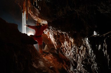 Explorer, yeraltı keşfetmek speleologist Mağarası