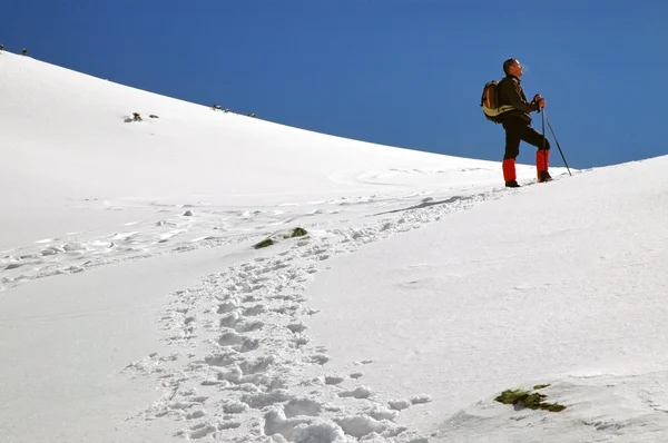 Escursioni invernali in montagna — Foto Stock