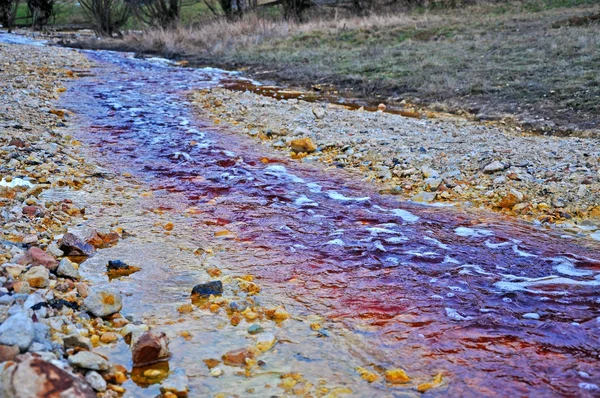 Poluarea apei minerale contaminate — Fotografie, imagine de stoc
