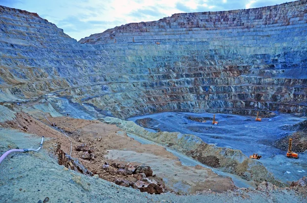 Открытый золотой рудник в Росия Монтана, Румыния — стоковое фото