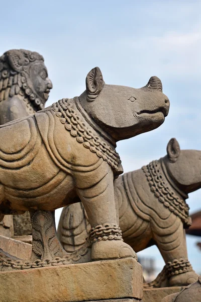 Buddhist stone statues in Bhaktapur, Nepal — Stock Photo, Image