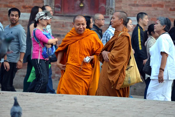 Буддийские монахи в Непале — стоковое фото