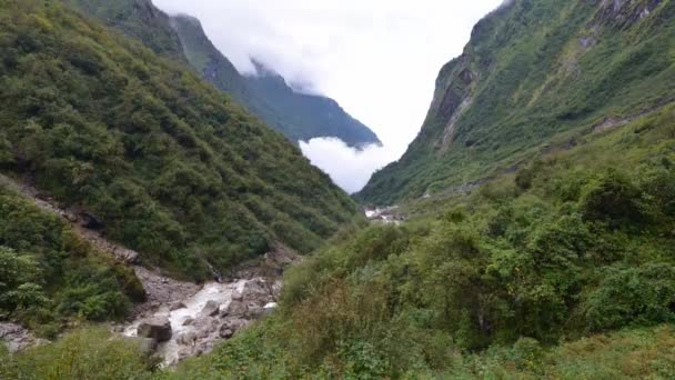 Zaman atlamalı bulutlar annapurna dağlarda. Himalayalar, nepal — Stok video