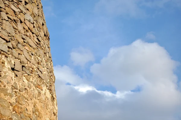 Hintergrund mit blauem Himmel und einer Festung Detail — Stockfoto