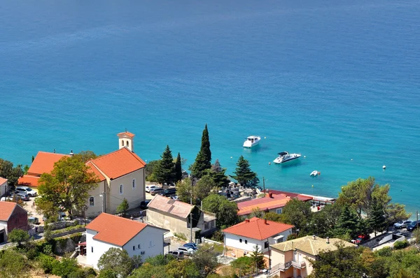 Hermosa playa en un día soleado. Playa de Lukovo, Croacia — Foto de Stock