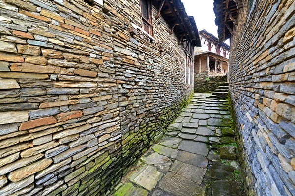 Narrow alley between stone houses — Stock Photo, Image