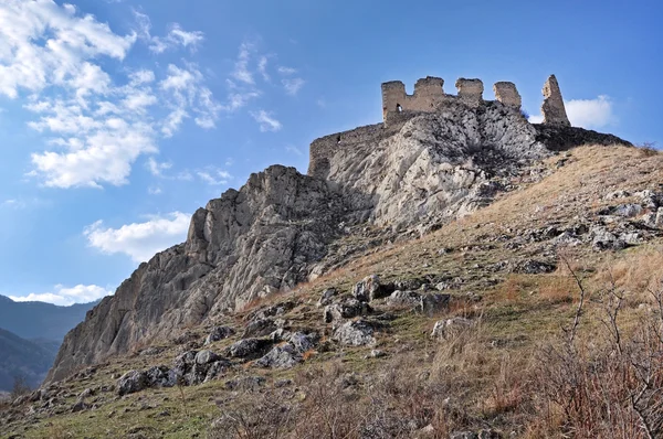 Ruiny pevnosti na skále — Stock fotografie