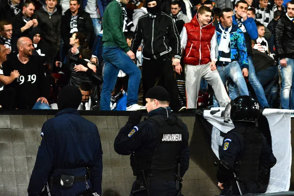 Hooliganismo durante um jogo de futebol — Fotografia de Stock