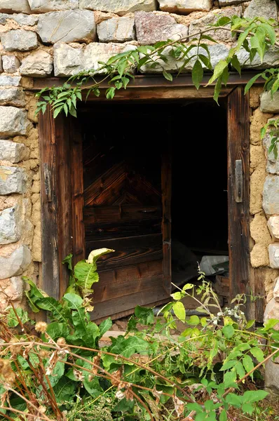 被遗弃的房子入口 — 图库照片