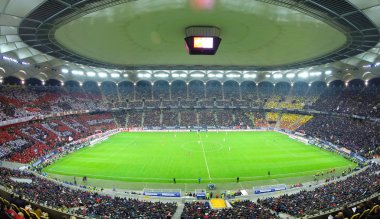 kalabalık bir stadyumda futbol fanlar. Bükreş Ulusal arenada, rom