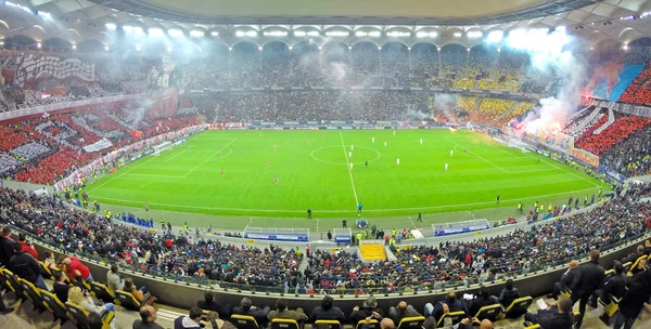 Partido de fútbol entre Dinamo y Steaua Bucarest en Nacional A — Foto de Stock