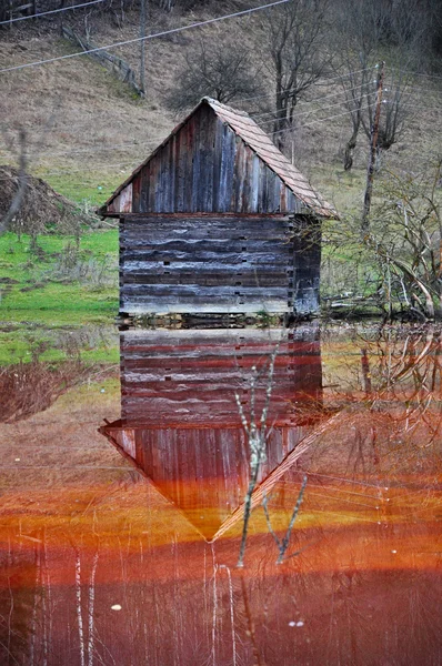 Abandoned house flooded in a lake — Stock Photo, Image
