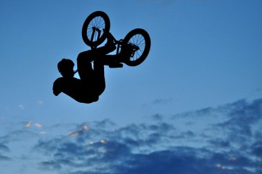 yapma atlamak bisiklet bmx sürücüsü