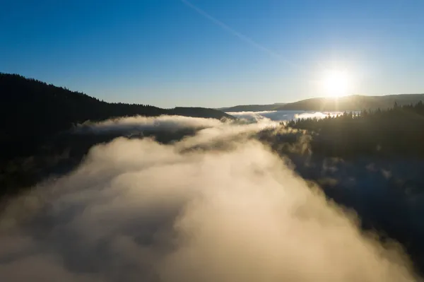 Vista Aérea Salida Del Sol Montaña Por Encima Las Nubes — Foto de Stock