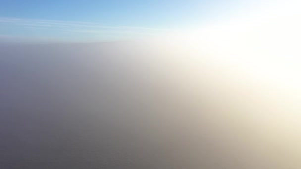 在云彩之上的无人机的朦胧景象 空中射击 — 图库视频影像