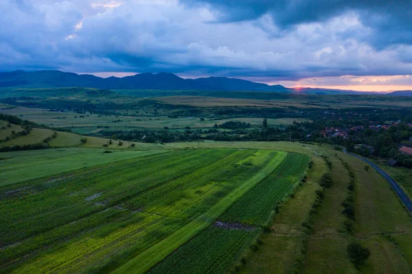 Luchtfoto Van Een Storm Wolken Boven Een Dorpsweg — Stockfoto