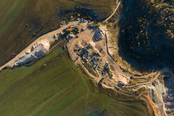Drohnen Ansicht Des Bergbaus Steinbruch Zerkleinerungsmaschinen Aufbereitungsanlage Für Schotter Und — Stockfoto