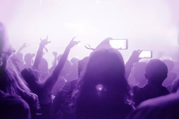 Silhouette Hands Recording Concert Smart Phones Crowd People Using Smart — Stock Photo, Image