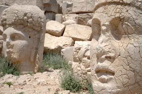 Deus Gigante Dirige Monte Nemrut Anatólia Turquia Estátuas Pedra Colossais — Fotografia de Stock