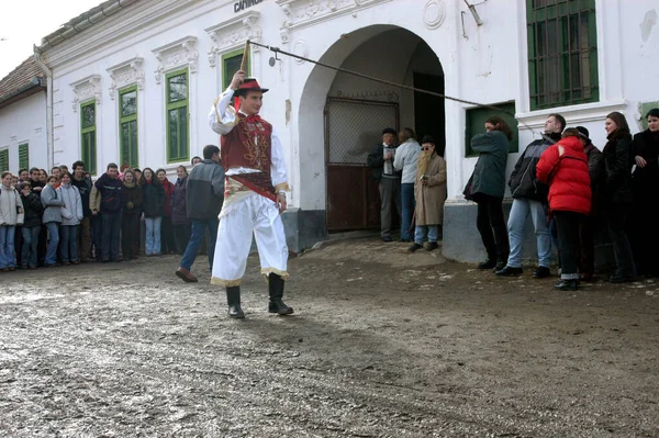 Rimetea Romania 2004年2月28日 リメテアの未確認村人 トロッコはユニークなショーに出席 冬の終わりにお祝いとカーニバル — ストック写真