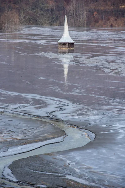 Церковь Затоплена Затоплена Токсичными Сточными Водами Медной Золотой Шахт Декантационное — стоковое фото