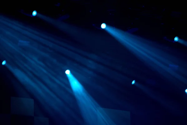 Φώτα Σκηνής Λάμπουν Στο Σκοτάδι Φόντο Έννοιας Ζωντανής Μουσικής Φεστιβάλ — Φωτογραφία Αρχείου