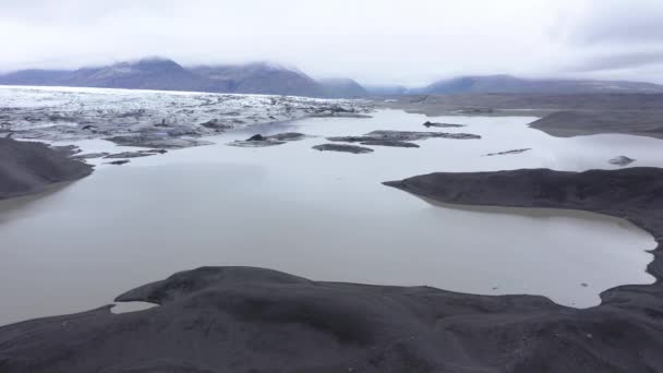 아이슬란드 바트나 공원에 호수에서 빙산을 날아가고 온난화 — 비디오