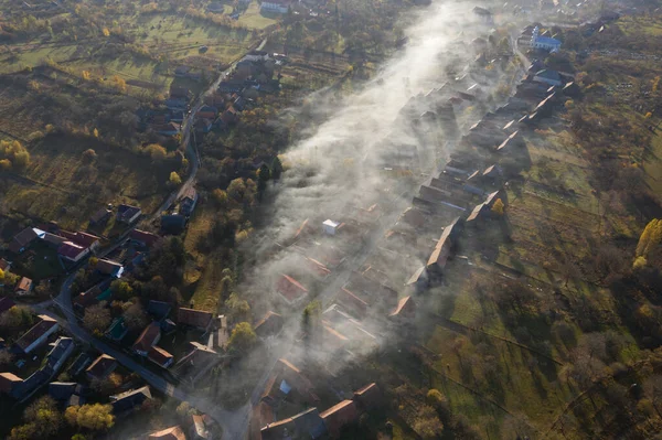 Vista Aérea Del Dron Neblina Mañana Niebla Sobre Las Casas —  Fotos de Stock