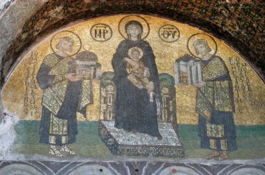 İSTANBUL, TURKEY - 8 Ağustos 2006: Ayasofya anıtlarını süsleyen mozaikler bugün erken yüzyıllar arasında yapıldı                                   