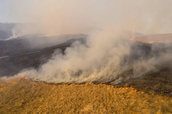 Vista Aérea Del Campo Quema Hierba Seca Primavera Incendio Humo —  Fotos de Stock