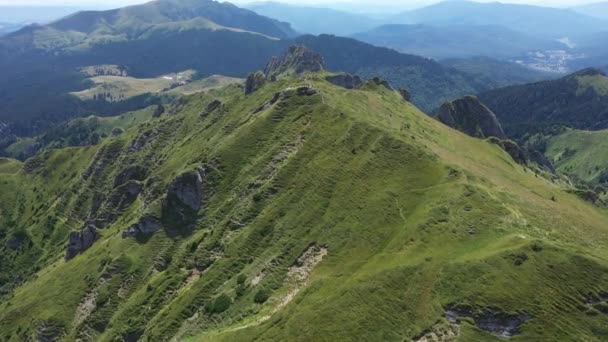 Karpaten Vliegen Zicht Vanuit Lucht Sedimentaire Rotsen Het Ciucas Gebergte — Stockvideo