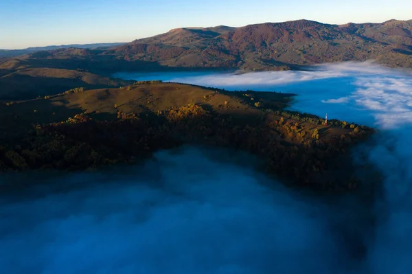 Veduta Aerea Drone Nebbia Nuvole Nella Valle All Alba Volare — Foto Stock