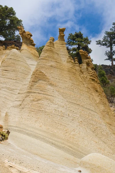 Chimeneas de piedra caliza — Foto de Stock