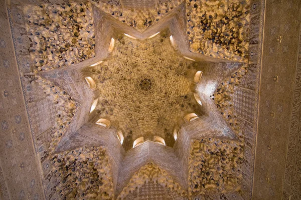 Alhambra star plafond — Stockfoto