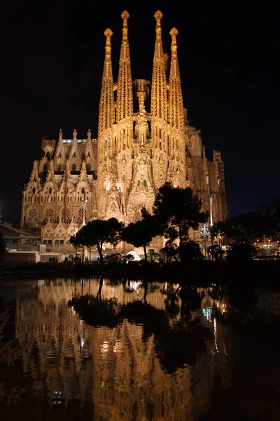 Sagrada familia odráží — Stock fotografie