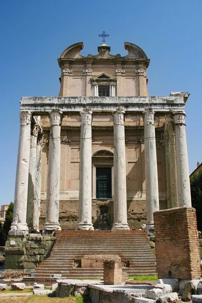 Templom Antoninus és Faustina temploma — Stock Fotó