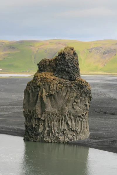 Dyrholaey rock filar — Zdjęcie stockowe