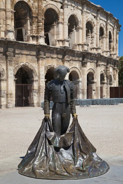 Nimes boğa heykeli — Stok fotoğraf