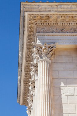 Maison carree Korinth başlıkları